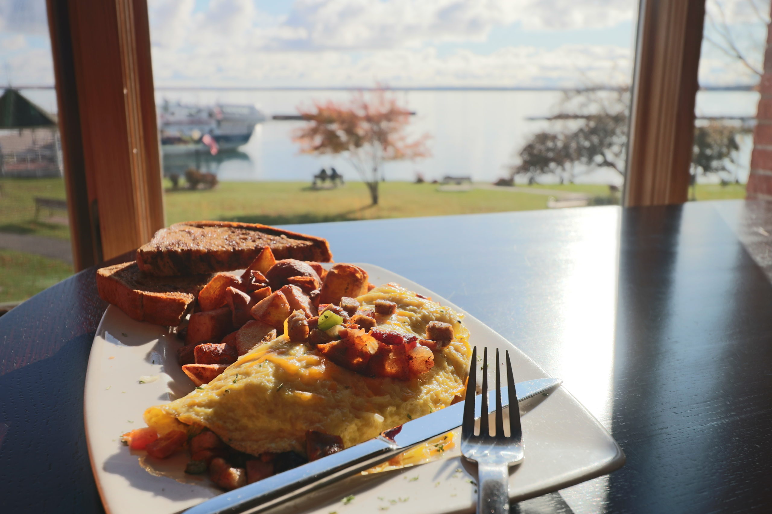 Lakeside Dining Room | Breakfast & Lunch in Bayfield, WI | The Bayfield Inn